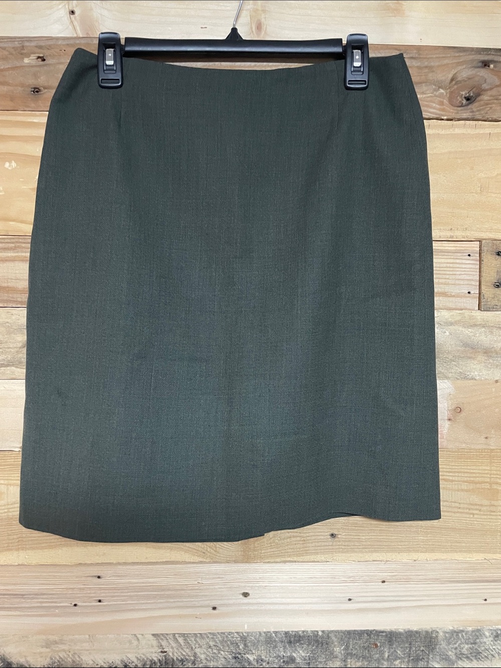 Eddie Bauer size 8 Petite Green Lightweight Mini Pencil Skirt with Satin Lining